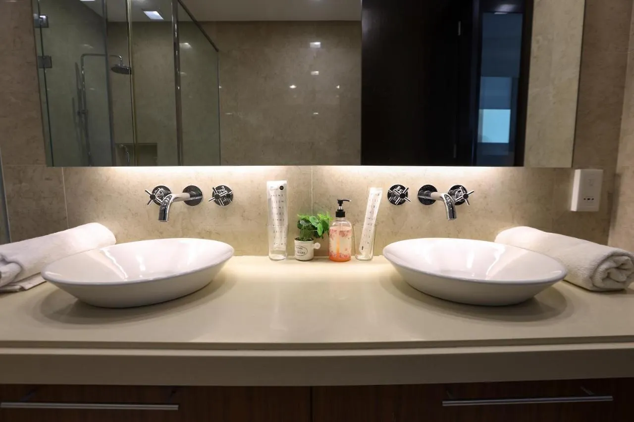 The Straits Quay Marina By Messina Clive Apartment George Town